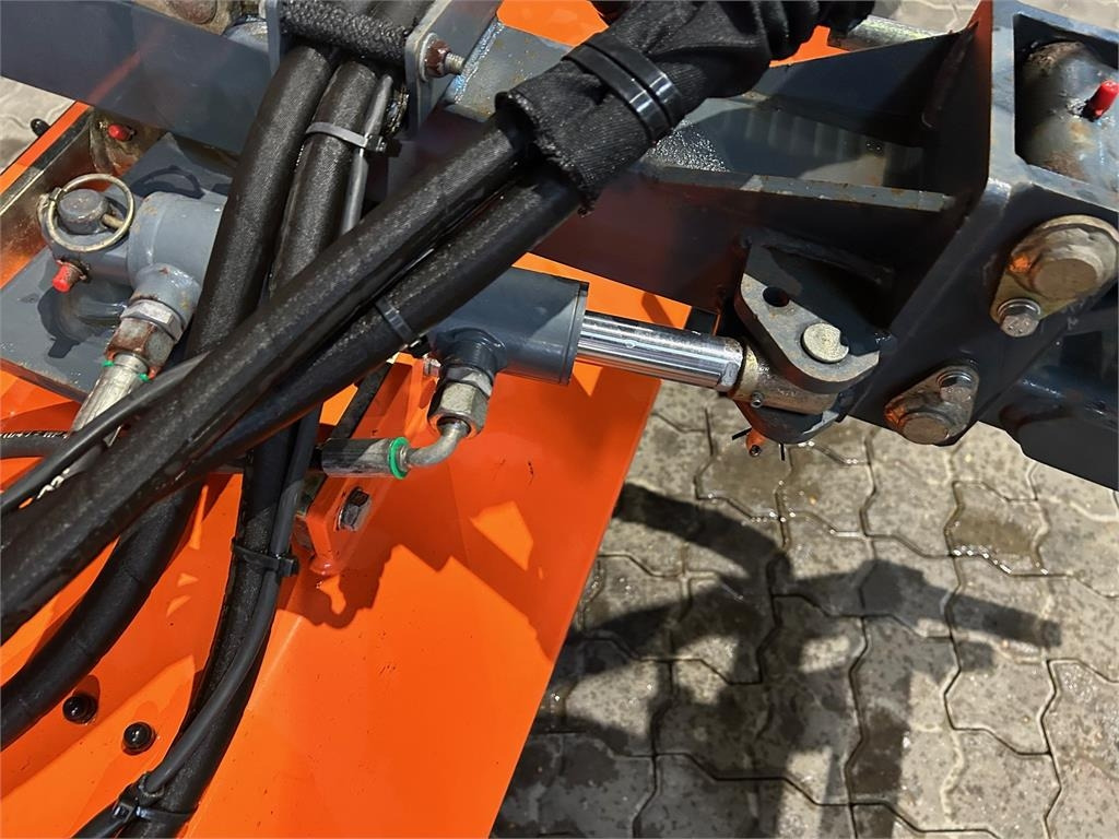 Tuchel ECO 1,5M - Metla: slika Tuchel ECO 1,5M - Metla Tuchel ECO 1,5M - Metla: slika Tuchel ECO 1,5M - Metla