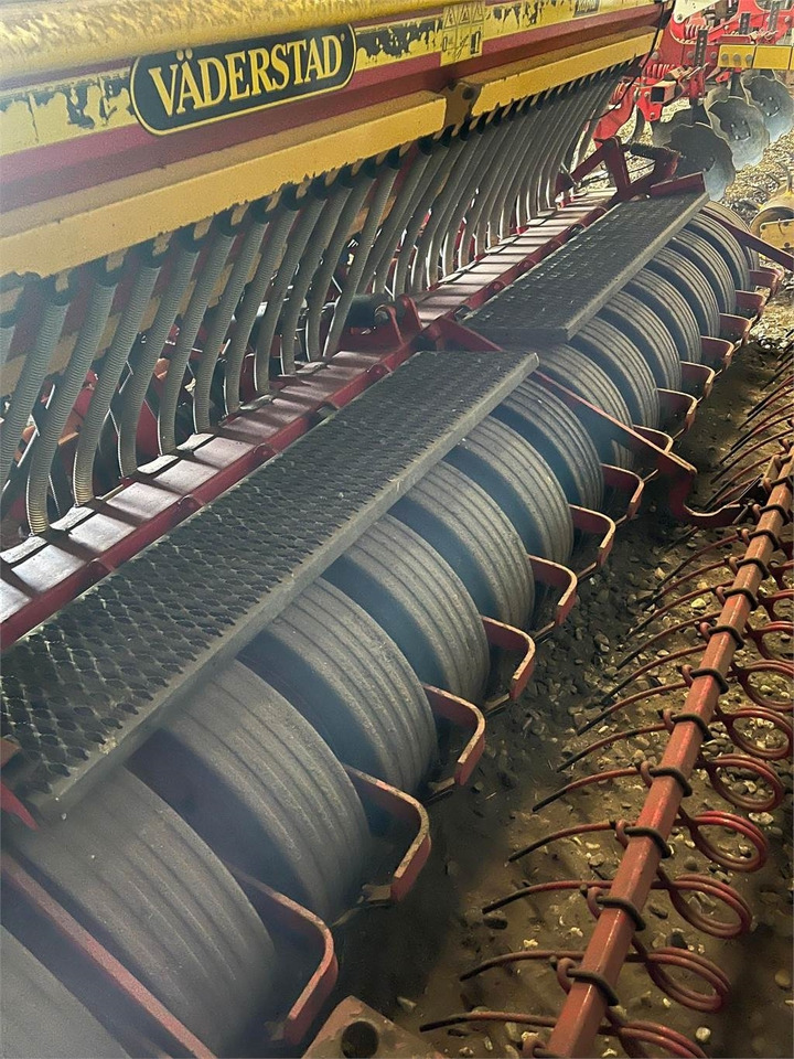 Vaderstad RAPID 400S - Kombajn i sijačica: slika Vaderstad RAPID 400S - Kombajn i sijačica Vaderstad RAPID 400S - Kombajn i sijačica: slika Vaderstad RAPID 400S - Kombajn i sijačica