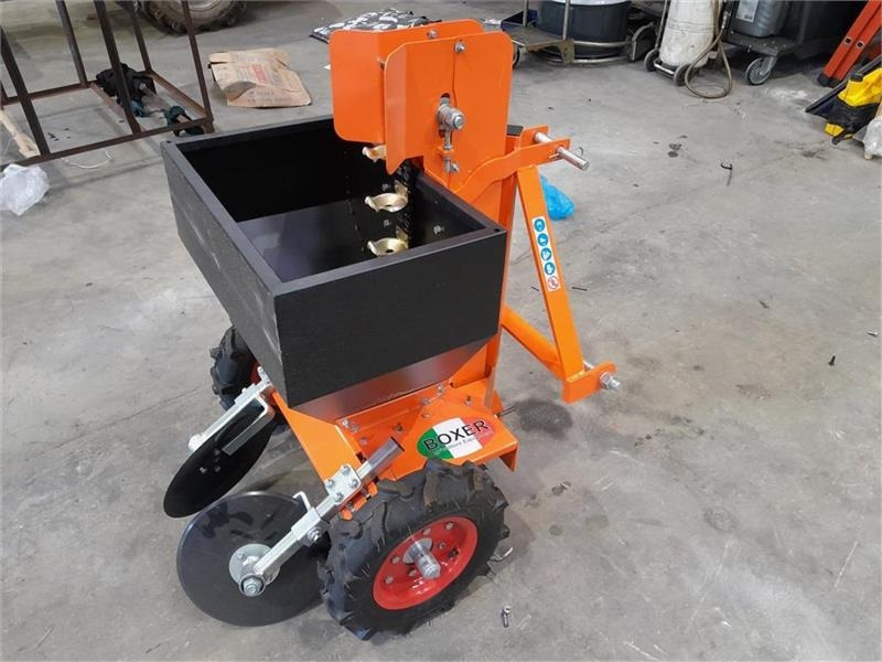 - - - Boxer AGRI - Sadilica za krumpir: slika - - - Boxer AGRI - Sadilica za krumpir - - - Boxer AGRI - Sadilica za krumpir: slika - - - Boxer AGRI - Sadilica za krumpir