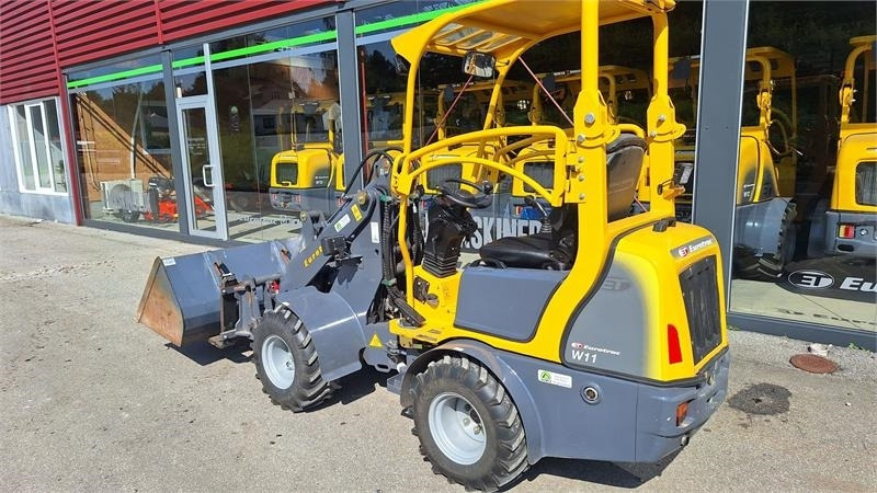 Eurotrac W11 - Zglobni utovarivač: slika Eurotrac W11 - Zglobni utovarivač Eurotrac W11 - Zglobni utovarivač: slika Eurotrac W11 - Zglobni utovarivač
