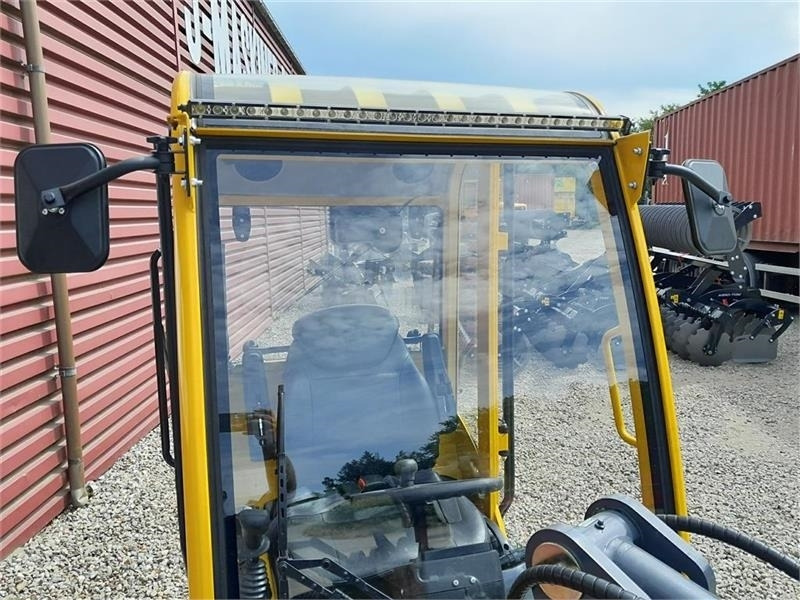 Zglobni utovarivač Eurotrac W11: slika Zglobni utovarivač Eurotrac W11 Zglobni utovarivač Eurotrac W11: slika Zglobni utovarivač Eurotrac W11