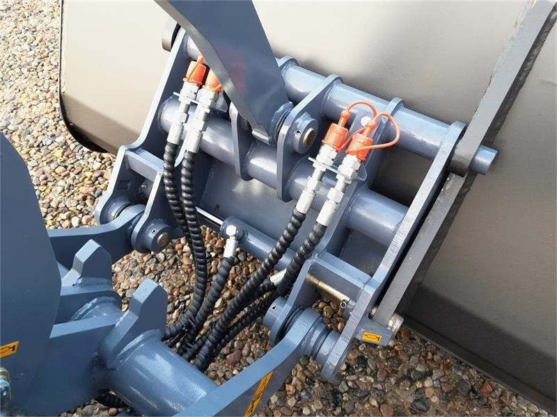 Zglobni utovarivač Eurotrac W12 Eurotrac W12s m. mellem arm: slika Zglobni utovarivač Eurotrac W12 Eurotrac W12s m. mellem arm Zglobni utovarivač Eurotrac W12 Eurotrac W12s m. mellem arm: slika Zglobni utovarivač Eurotrac W12 Eurotrac W12s m. mellem arm