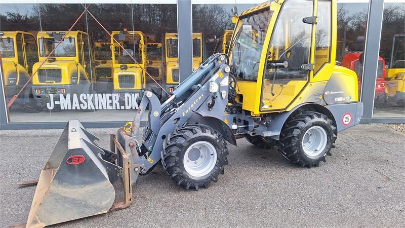 Eurotrac W12-F med kabine - Zglobni utovarivač: slika Eurotrac W12-F med kabine - Zglobni utovarivač Eurotrac W12-F med kabine - Zglobni utovarivač: slika Eurotrac W12-F med kabine - Zglobni utovarivač