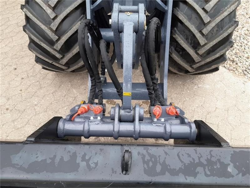 Eurotrac w13f - Zglobni utovarivač: slika Eurotrac w13f - Zglobni utovarivač Eurotrac w13f - Zglobni utovarivač: slika Eurotrac w13f - Zglobni utovarivač