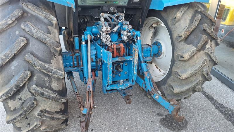 Ford 8240  - Traktor: slika Ford 8240  - Traktor Ford 8240  - Traktor: slika Ford 8240  - Traktor