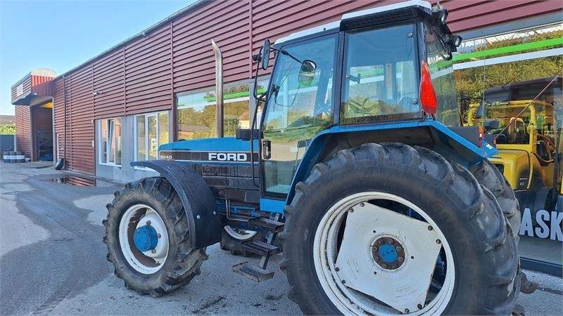 Ford 8240  - Traktor: slika Ford 8240  - Traktor Ford 8240  - Traktor: slika Ford 8240  - Traktor