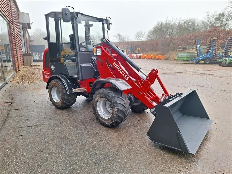 Heracles H220 - Zglobni utovarivač: slika Heracles H220 - Zglobni utovarivač Heracles H220 - Zglobni utovarivač: slika Heracles H220 - Zglobni utovarivač