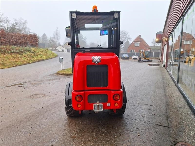 Heracles H220 - Zglobni utovarivač: slika Heracles H220 - Zglobni utovarivač Heracles H220 - Zglobni utovarivač: slika Heracles H220 - Zglobni utovarivač