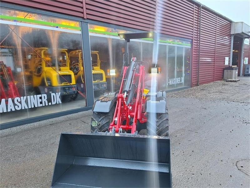 Heracles H220 - Zglobni utovarivač: slika Heracles H220 - Zglobni utovarivač Heracles H220 - Zglobni utovarivač: slika Heracles H220 - Zglobni utovarivač