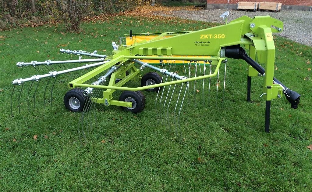 J-Maskiner 350 - Prevrtač sijena/ Grabulje: slika J-Maskiner 350 - Prevrtač sijena/ Grabulje J-Maskiner 350 - Prevrtač sijena/ Grabulje: slika J-Maskiner 350 - Prevrtač sijena/ Grabulje