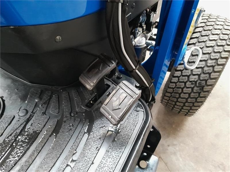 Općinski traktor Solis 26 hst: slika Općinski traktor Solis 26 hst Općinski traktor Solis 26 hst: slika Općinski traktor Solis 26 hst