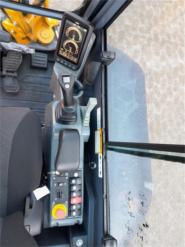 Mini bager XCMG xe27e med rototilt: slika Mini bager XCMG xe27e med rototilt