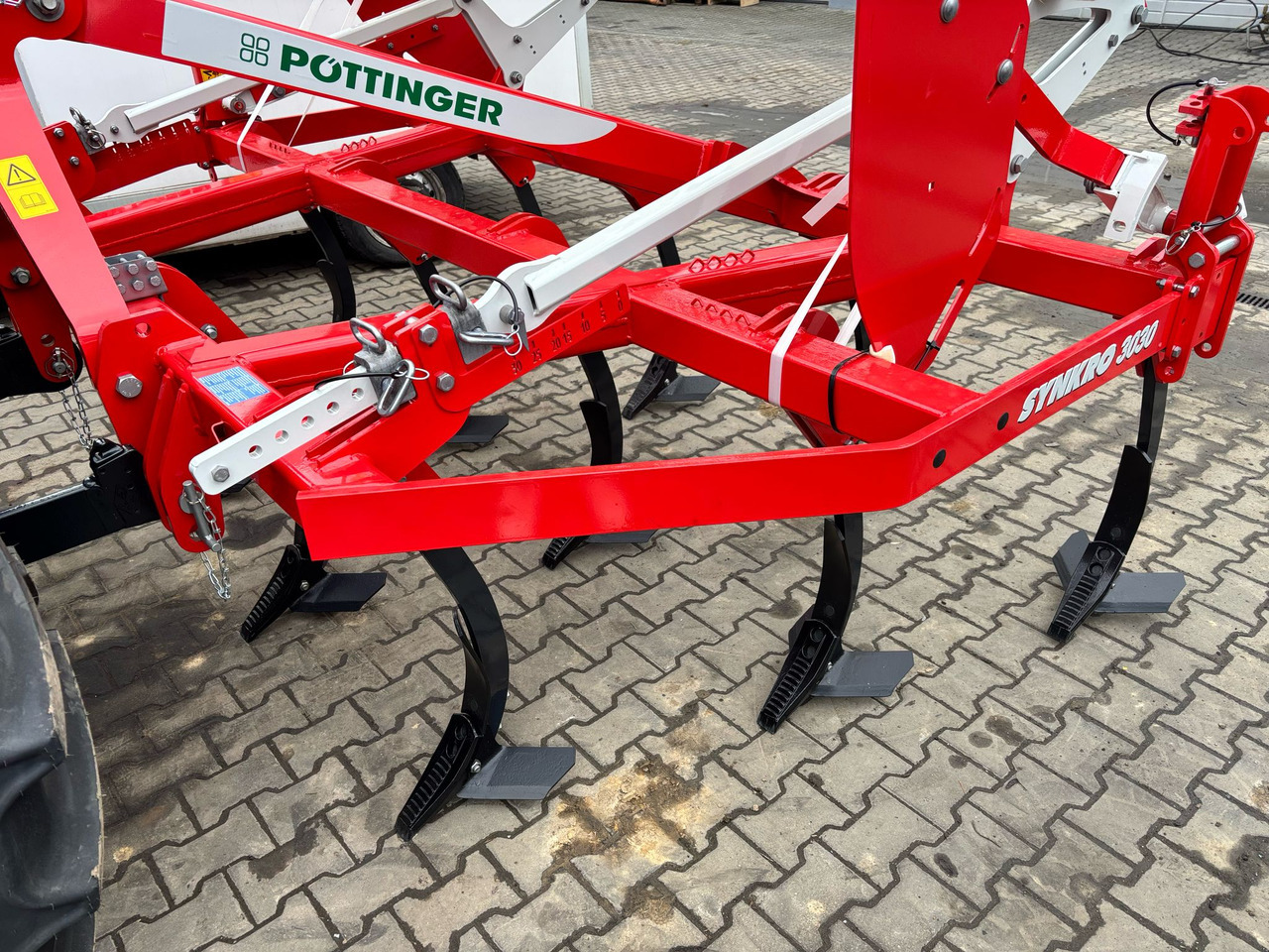 PÖTTINGER Synkro 3030 - Kultivator: slika PÖTTINGER Synkro 3030 - Kultivator PÖTTINGER Synkro 3030 - Kultivator: slika PÖTTINGER Synkro 3030 - Kultivator