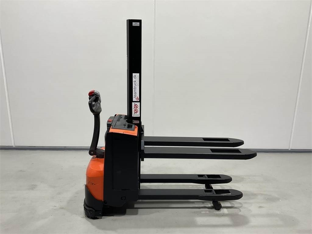 BT SWE080L - Slagač stoga: slika BT SWE080L - Slagač stoga BT SWE080L - Slagač stoga: slika BT SWE080L - Slagač stoga