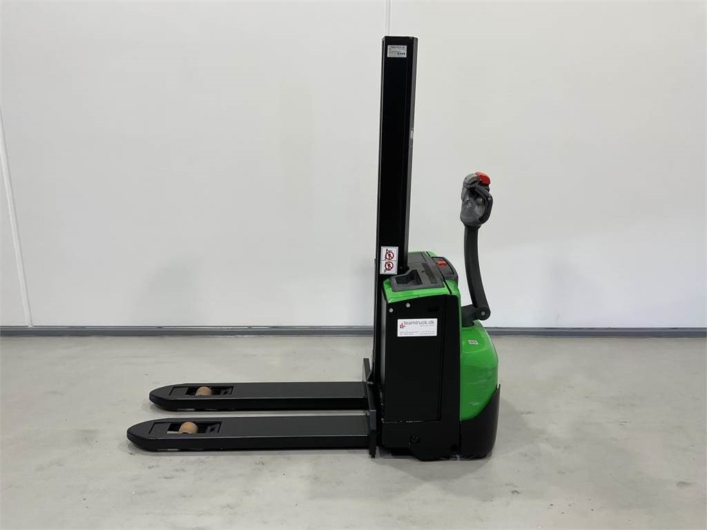 Cesab S208L - Slagač stoga: slika Cesab S208L - Slagač stoga Cesab S208L - Slagač stoga: slika Cesab S208L - Slagač stoga