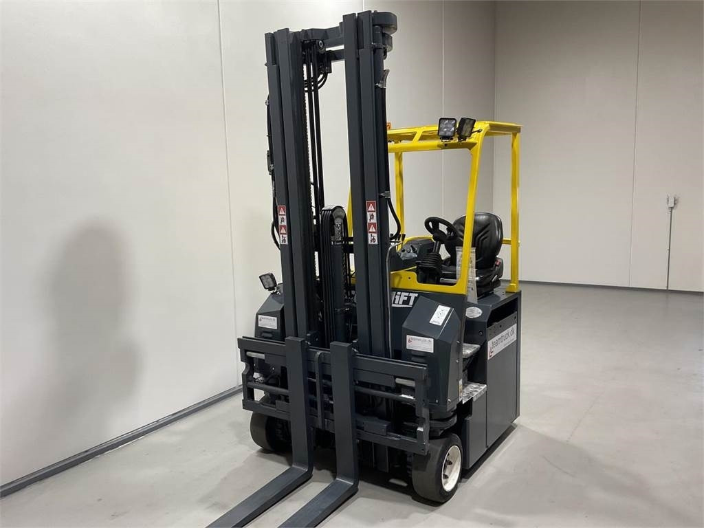 Combilift CBE3000 - 4-smjerni regalni viličar: slika Combilift CBE3000 - 4-smjerni regalni viličar Combilift CBE3000 - 4-smjerni regalni viličar: slika Combilift CBE3000 - 4-smjerni regalni viličar