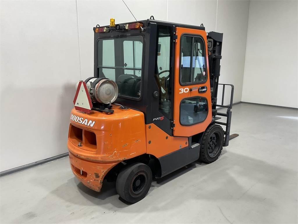 Doosan G30E-5 - Plinski viličar: slika Doosan G30E-5 - Plinski viličar Doosan G30E-5 - Plinski viličar: slika Doosan G30E-5 - Plinski viličar