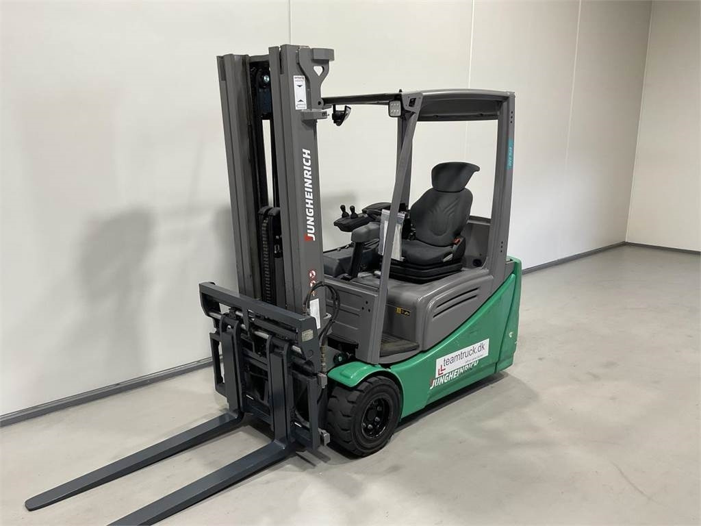 Jungheinrich EFG 220 - Električni viličar: slika Jungheinrich EFG 220 - Električni viličar Jungheinrich EFG 220 - Električni viličar: slika Jungheinrich EFG 220 - Električni viličar