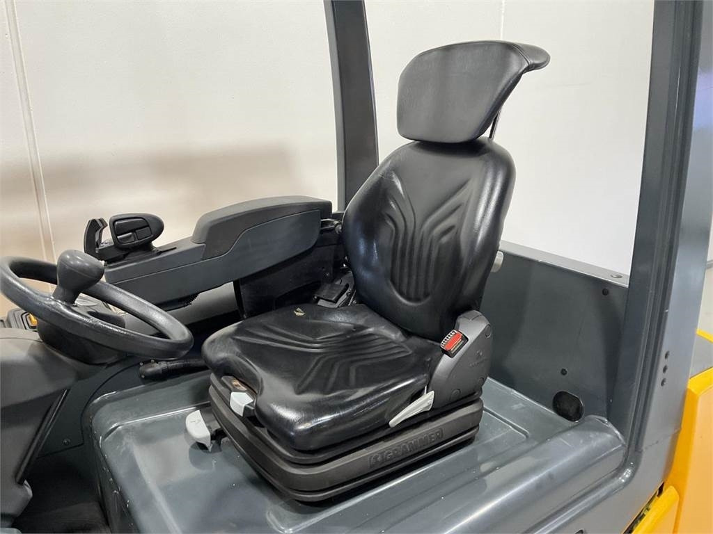 Jungheinrich EFG 430 - Električni viličar: slika Jungheinrich EFG 430 - Električni viličar Jungheinrich EFG 430 - Električni viličar: slika Jungheinrich EFG 430 - Električni viličar