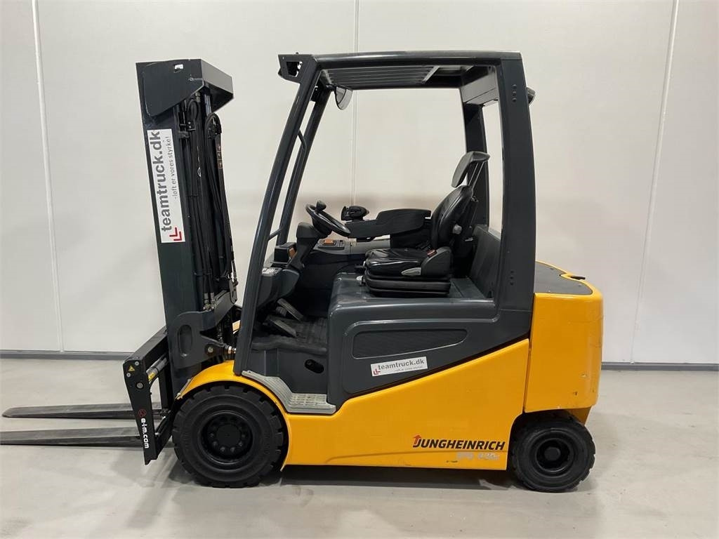 Jungheinrich EFG 430 - Električni viličar: slika Jungheinrich EFG 430 - Električni viličar Jungheinrich EFG 430 - Električni viličar: slika Jungheinrich EFG 430 - Električni viličar