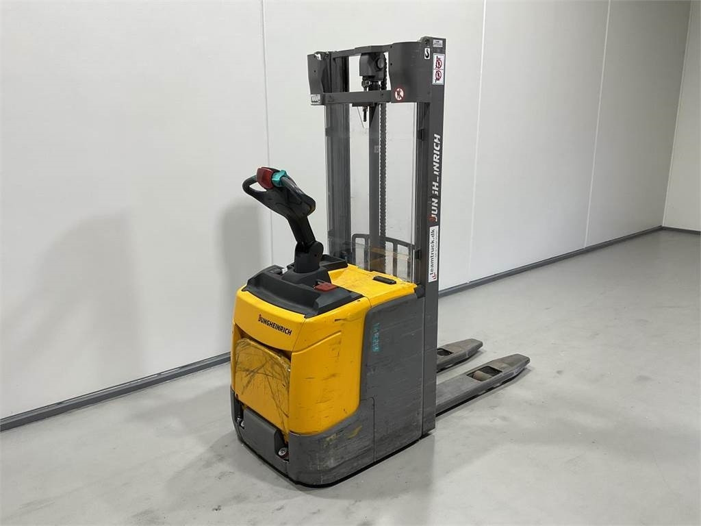 Jungheinrich ERC 212 - Slagač stoga: slika Jungheinrich ERC 212 - Slagač stoga Jungheinrich ERC 212 - Slagač stoga: slika Jungheinrich ERC 212 - Slagač stoga