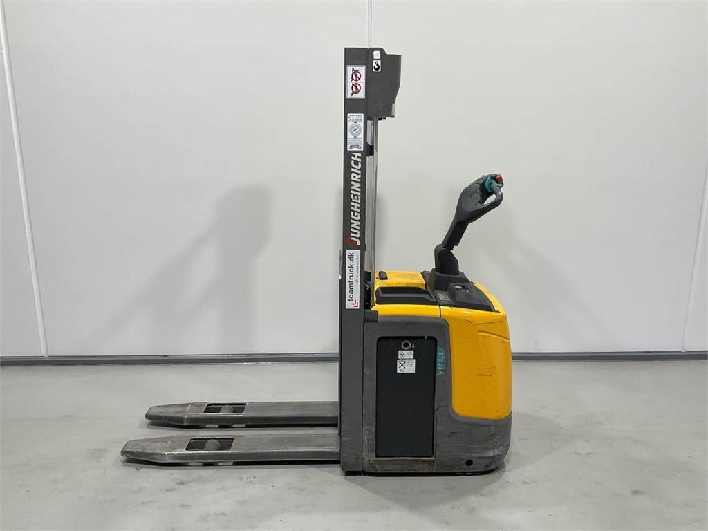 Jungheinrich ERC 212 - Slagač stoga: slika Jungheinrich ERC 212 - Slagač stoga Jungheinrich ERC 212 - Slagač stoga: slika Jungheinrich ERC 212 - Slagač stoga