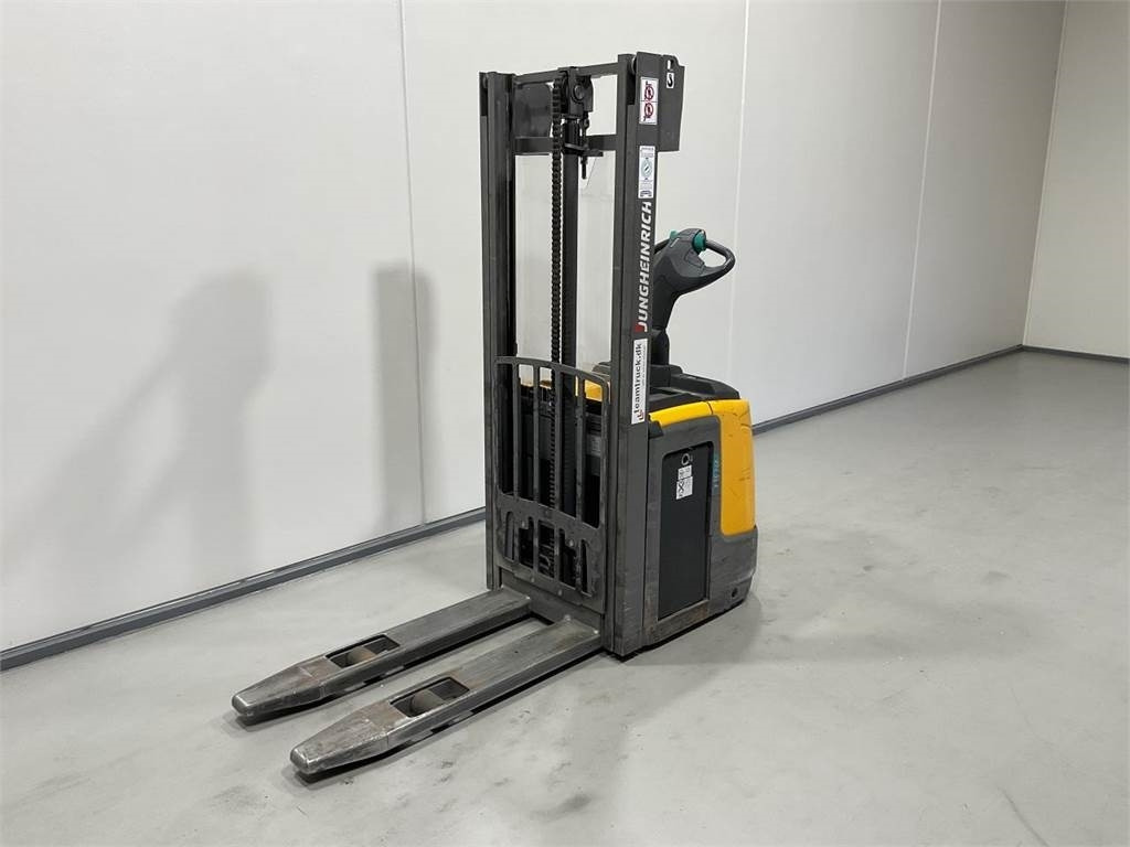 Jungheinrich ERC 212 - Slagač stoga: slika Jungheinrich ERC 212 - Slagač stoga Jungheinrich ERC 212 - Slagač stoga: slika Jungheinrich ERC 212 - Slagač stoga