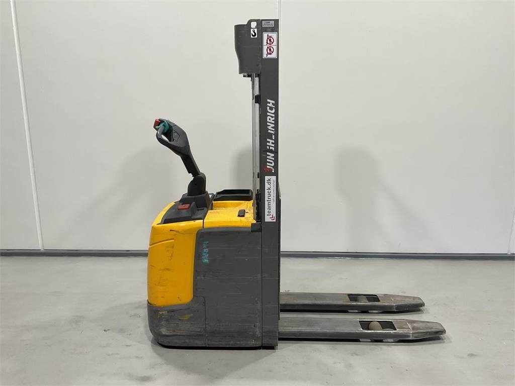 Jungheinrich ERC 212 - Slagač stoga: slika Jungheinrich ERC 212 - Slagač stoga Jungheinrich ERC 212 - Slagač stoga: slika Jungheinrich ERC 212 - Slagač stoga