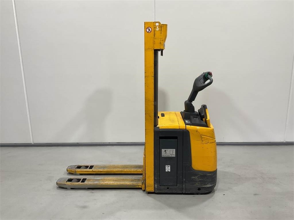 Jungheinrich ERC 212Z - Slagač stoga: slika Jungheinrich ERC 212Z - Slagač stoga Jungheinrich ERC 212Z - Slagač stoga: slika Jungheinrich ERC 212Z - Slagač stoga