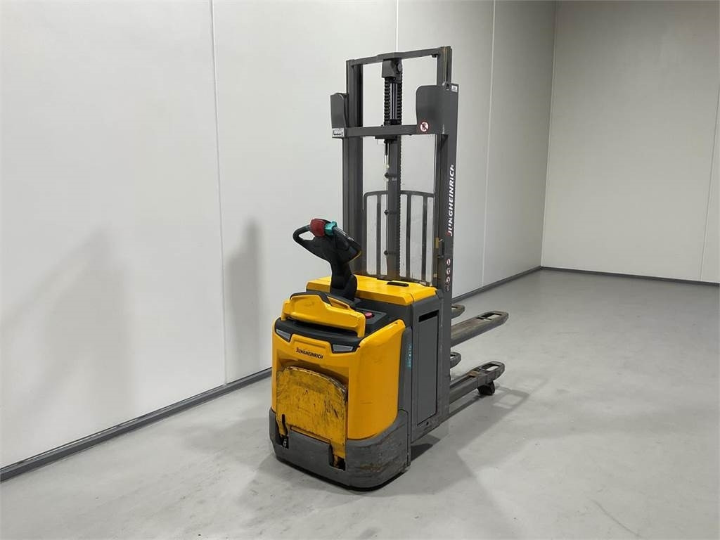 Jungheinrich ERC 212Z - Slagač stoga: slika Jungheinrich ERC 212Z - Slagač stoga Jungheinrich ERC 212Z - Slagač stoga: slika Jungheinrich ERC 212Z - Slagač stoga