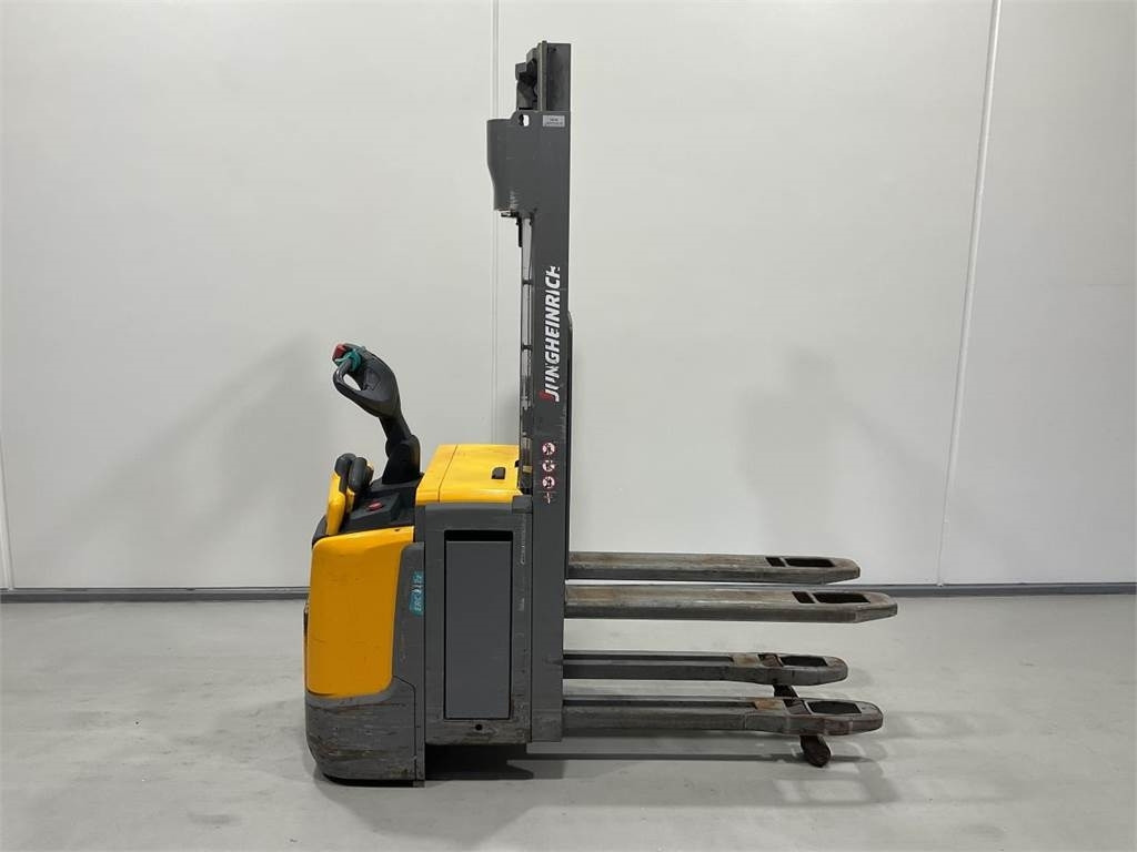 Jungheinrich ERC 212Z - Slagač stoga: slika Jungheinrich ERC 212Z - Slagač stoga Jungheinrich ERC 212Z - Slagač stoga: slika Jungheinrich ERC 212Z - Slagač stoga