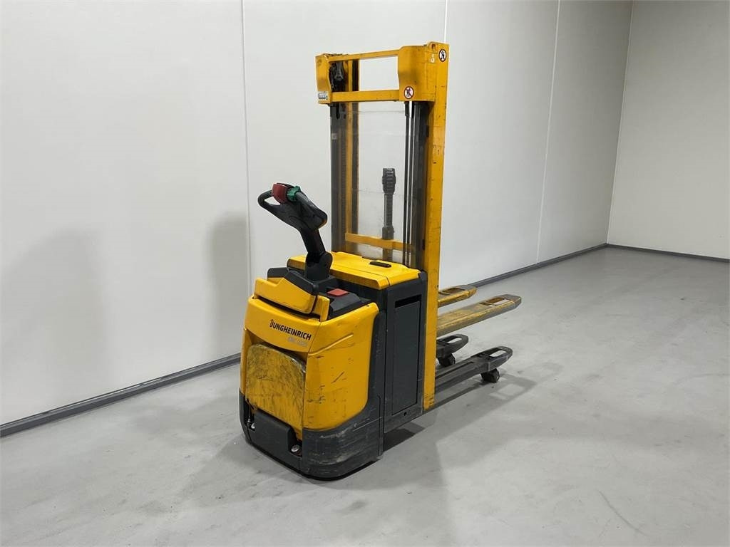 Jungheinrich ERC 212Z - Slagač stoga: slika Jungheinrich ERC 212Z - Slagač stoga Jungheinrich ERC 212Z - Slagač stoga: slika Jungheinrich ERC 212Z - Slagač stoga