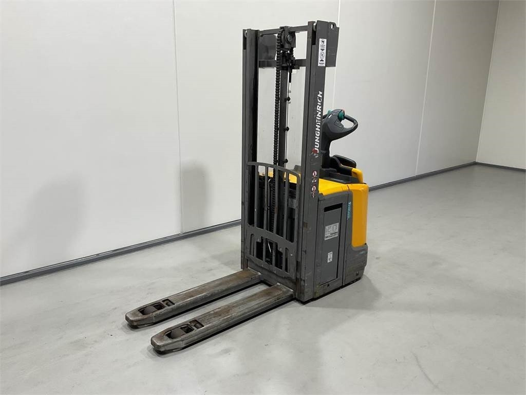 Jungheinrich ERC 212Z - Slagač stoga: slika Jungheinrich ERC 212Z - Slagač stoga Jungheinrich ERC 212Z - Slagač stoga: slika Jungheinrich ERC 212Z - Slagač stoga