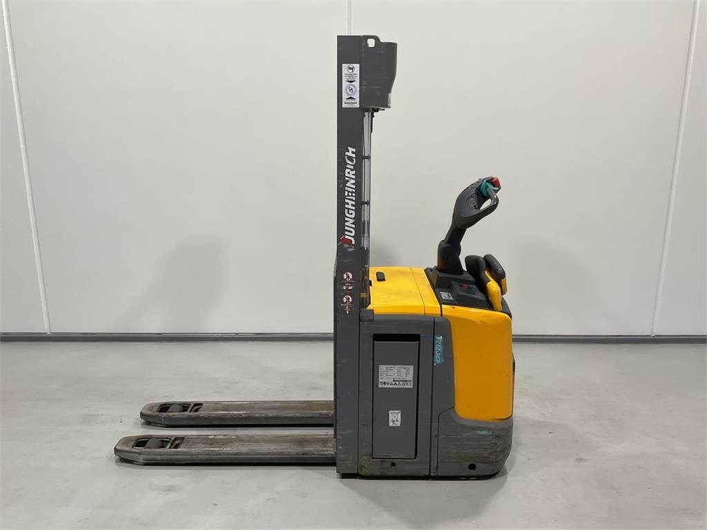 Jungheinrich ERC 212Z - Slagač stoga: slika Jungheinrich ERC 212Z - Slagač stoga Jungheinrich ERC 212Z - Slagač stoga: slika Jungheinrich ERC 212Z - Slagač stoga