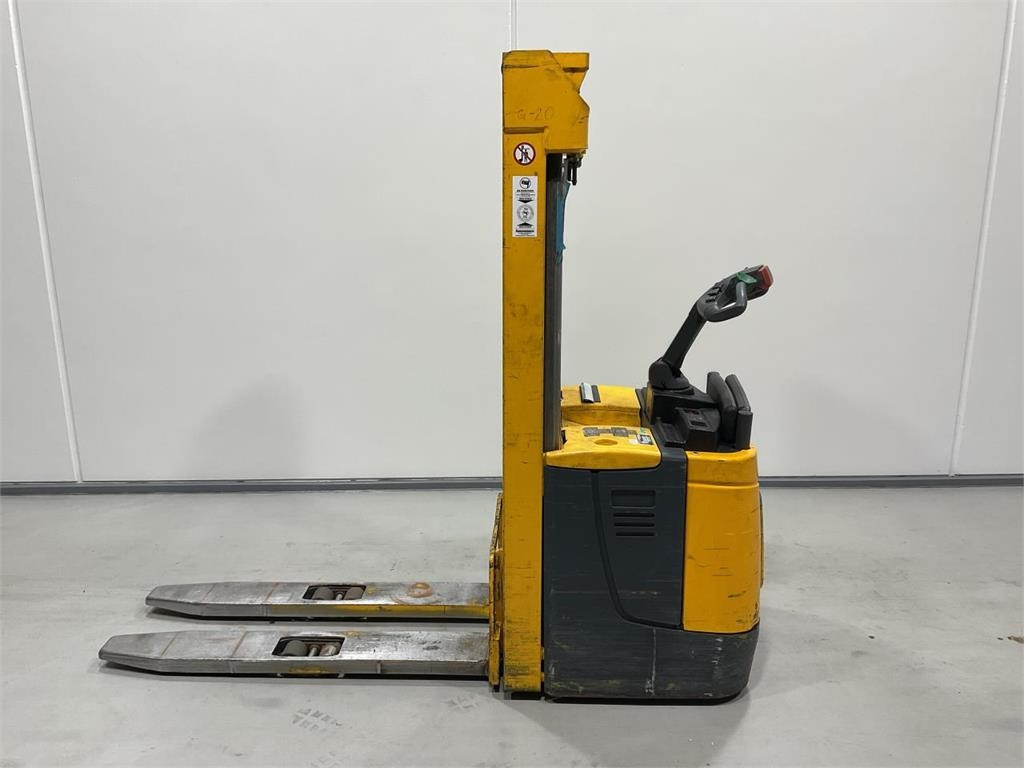 Jungheinrich ERC 214 - Slagač stoga: slika Jungheinrich ERC 214 - Slagač stoga Jungheinrich ERC 214 - Slagač stoga: slika Jungheinrich ERC 214 - Slagač stoga