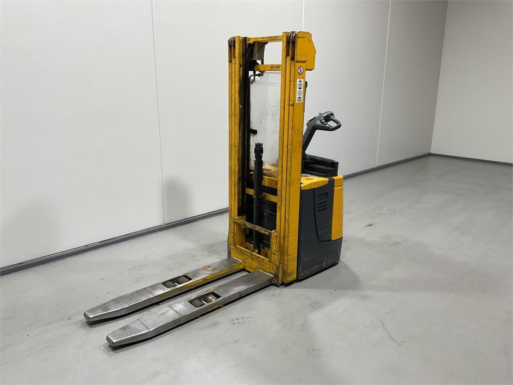 Jungheinrich ERC 214 - Slagač stoga: slika Jungheinrich ERC 214 - Slagač stoga Jungheinrich ERC 214 - Slagač stoga: slika Jungheinrich ERC 214 - Slagač stoga