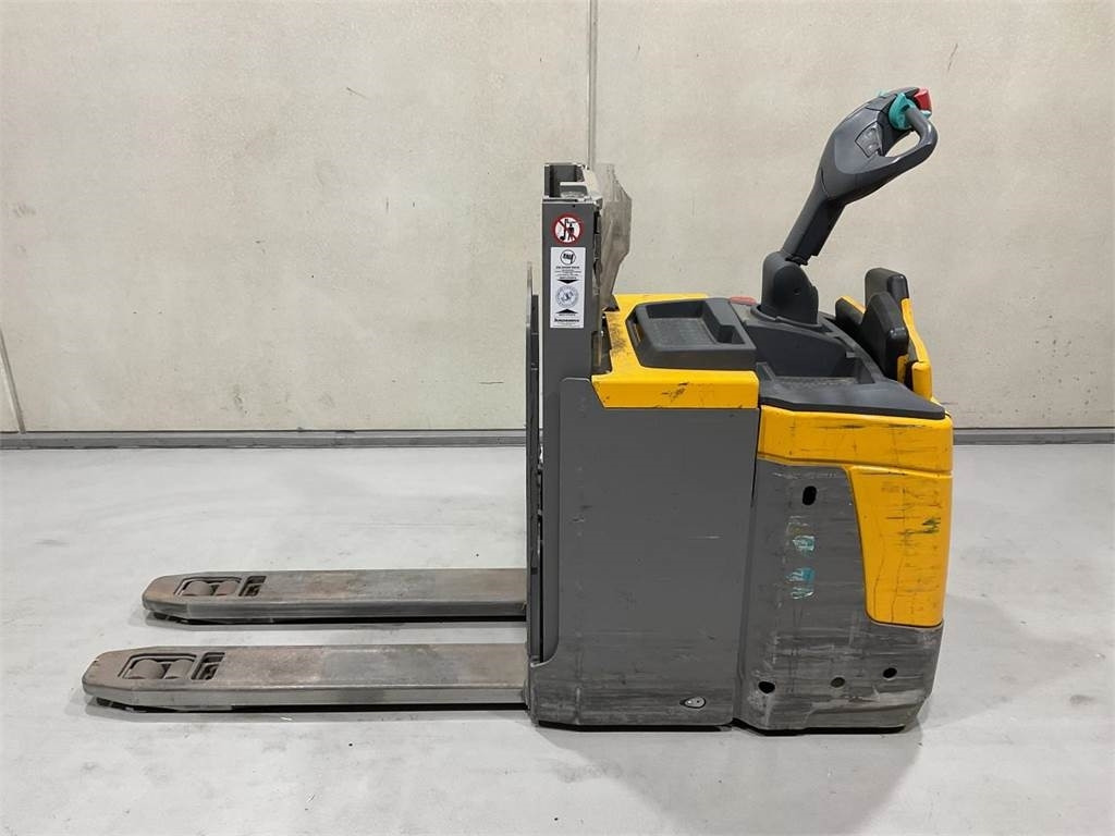 Jungheinrich ERD 220 - Slagač stoga: slika Jungheinrich ERD 220 - Slagač stoga Jungheinrich ERD 220 - Slagač stoga: slika Jungheinrich ERD 220 - Slagač stoga