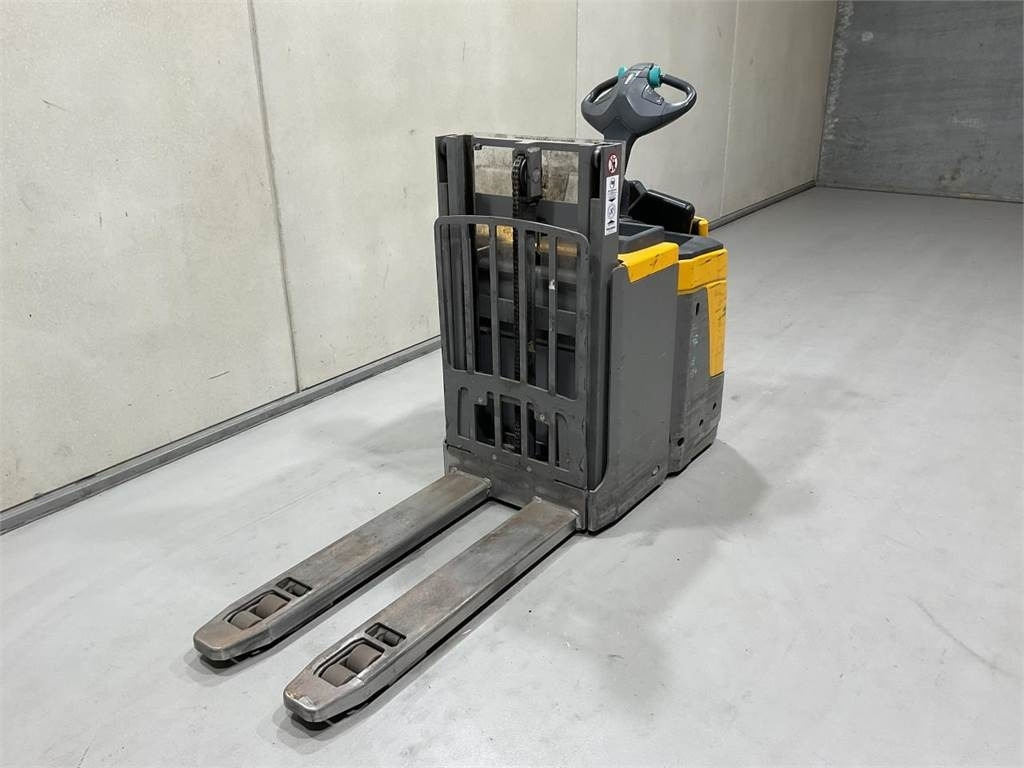 Jungheinrich ERD 220 - Slagač stoga: slika Jungheinrich ERD 220 - Slagač stoga Jungheinrich ERD 220 - Slagač stoga: slika Jungheinrich ERD 220 - Slagač stoga