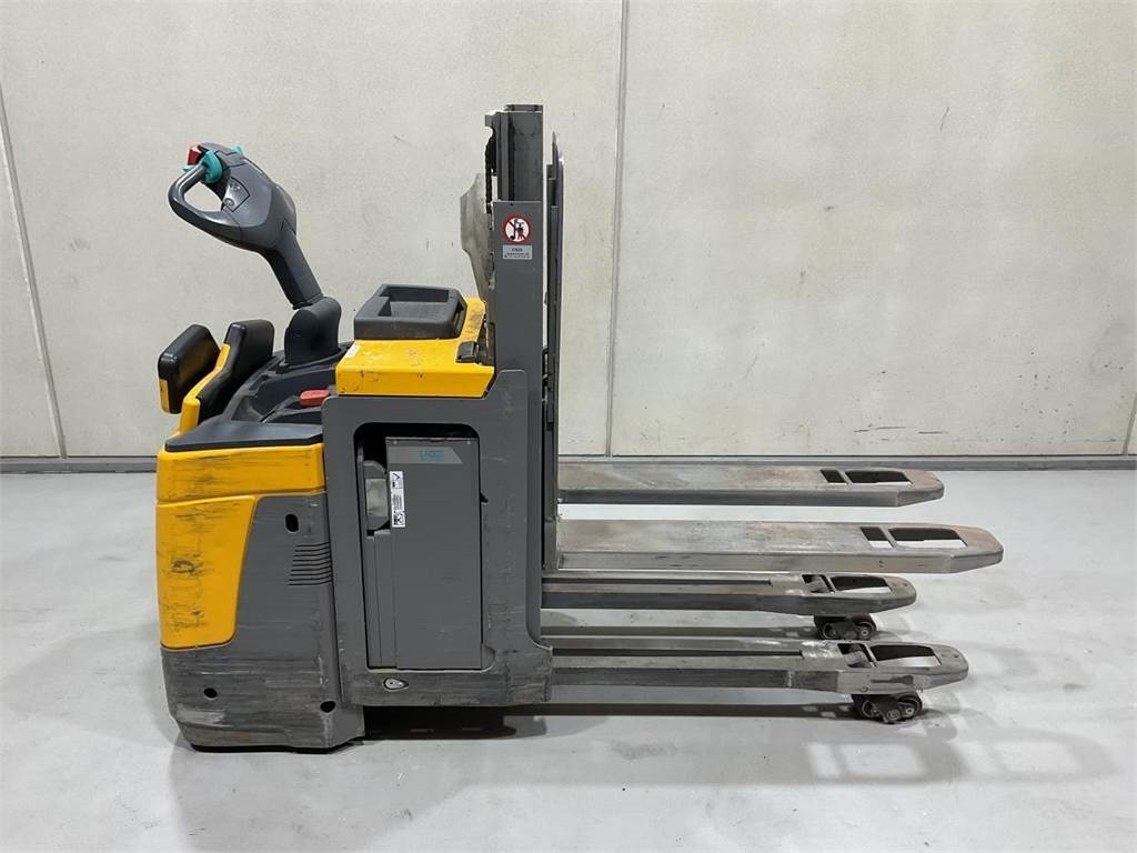 Jungheinrich ERD 220 - Slagač stoga: slika Jungheinrich ERD 220 - Slagač stoga Jungheinrich ERD 220 - Slagač stoga: slika Jungheinrich ERD 220 - Slagač stoga