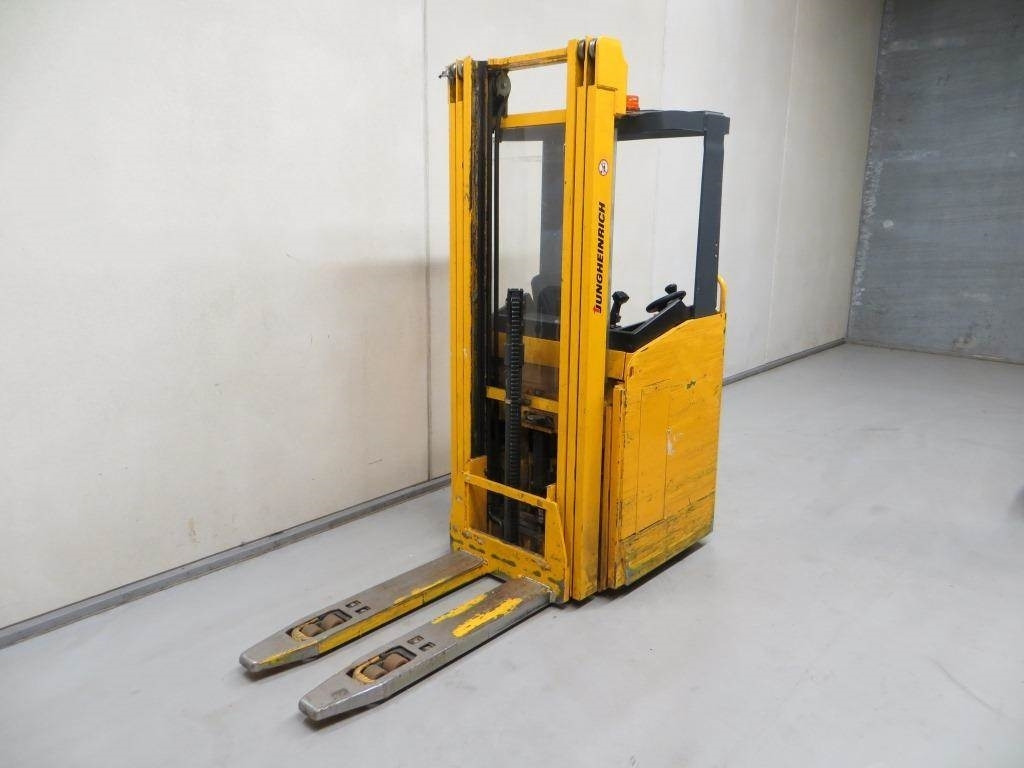 Jungheinrich ESC 316Z - Slagač stoga: slika Jungheinrich ESC 316Z - Slagač stoga Jungheinrich ESC 316Z - Slagač stoga: slika Jungheinrich ESC 316Z - Slagač stoga