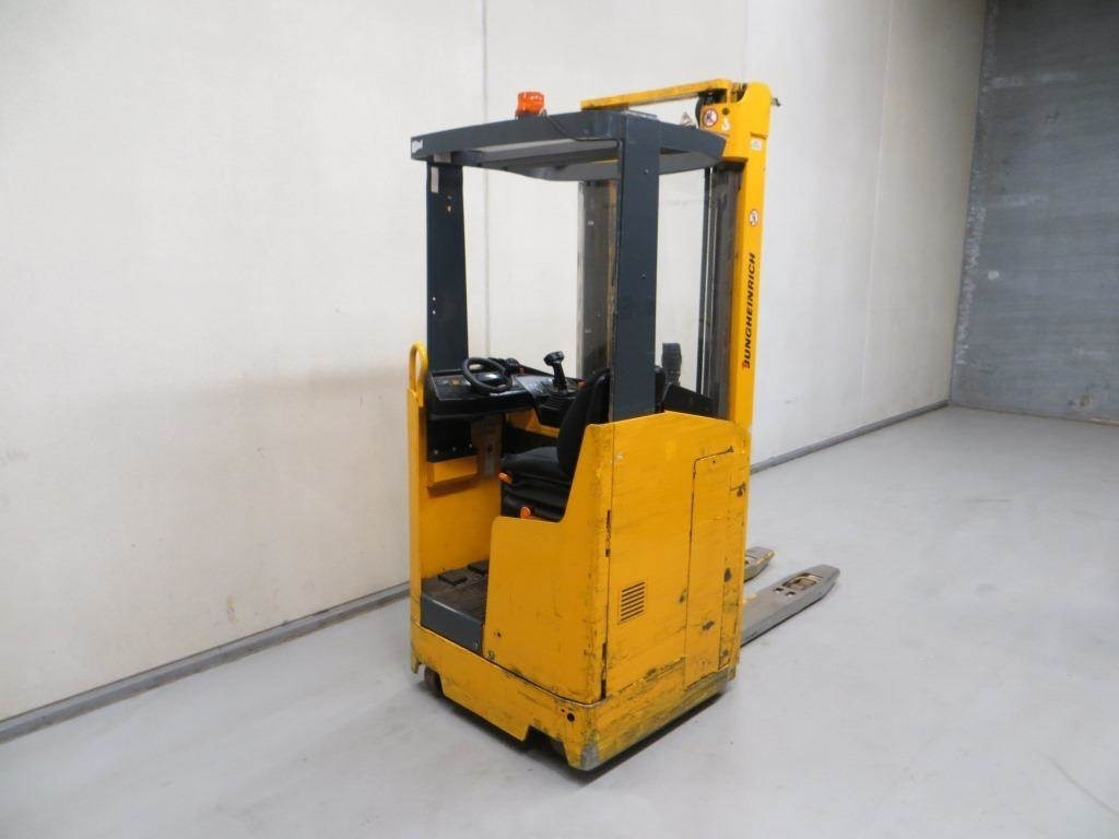 Jungheinrich ESC 316Z - Slagač stoga: slika Jungheinrich ESC 316Z - Slagač stoga Jungheinrich ESC 316Z - Slagač stoga: slika Jungheinrich ESC 316Z - Slagač stoga