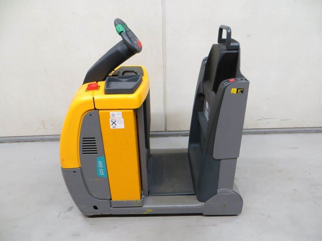Jungheinrich EZS 350 - Terminalni traktor: slika Jungheinrich EZS 350 - Terminalni traktor Jungheinrich EZS 350 - Terminalni traktor: slika Jungheinrich EZS 350 - Terminalni traktor