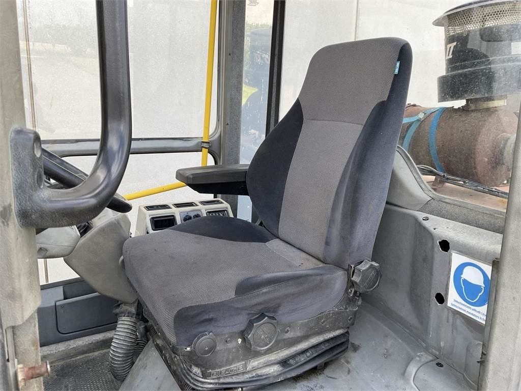 Kalmar DCD 80-6 - Diesel viličar: slika Kalmar DCD 80-6 - Diesel viličar Kalmar DCD 80-6 - Diesel viličar: slika Kalmar DCD 80-6 - Diesel viličar