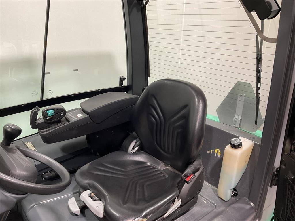 Mitsubishi FB40S-2 - Električni viličar: slika Mitsubishi FB40S-2 - Električni viličar Mitsubishi FB40S-2 - Električni viličar: slika Mitsubishi FB40S-2 - Električni viličar