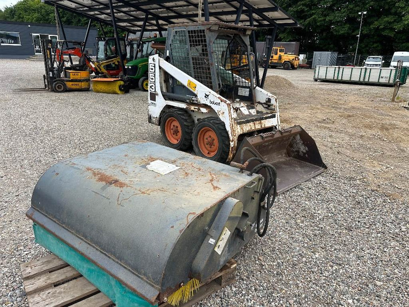Bobcat 553 - Mini utovarivač: slika Bobcat 553 - Mini utovarivač Bobcat 553 - Mini utovarivač: slika Bobcat 553 - Mini utovarivač
