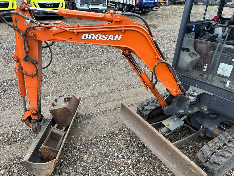 Doosan Slo 18 - 1.8T with shovel pack and low hours - Mini bager: slika Doosan Slo 18 - 1.8T with shovel pack and low hours - Mini bager Doosan Slo 18 - 1.8T with shovel pack and low hours - Mini bager: slika Doosan Slo 18 - 1.8T with shovel pack and low hours - Mini bager