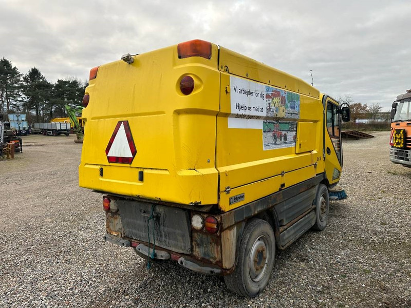 Johnston CN400 - Cestovna čistilica: slika Johnston CN400 - Cestovna čistilica Johnston CN400 - Cestovna čistilica: slika Johnston CN400 - Cestovna čistilica