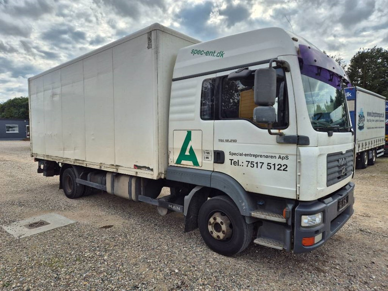 MAN TGL 10 / 12.180 4x2 with lift /ramp - Kamion sandučar: slika MAN TGL 10 / 12.180 4x2 with lift /ramp - Kamion sandučar MAN TGL 10 / 12.180 4x2 with lift /ramp - Kamion sandučar: slika MAN TGL 10 / 12.180 4x2 with lift /ramp - Kamion sandučar