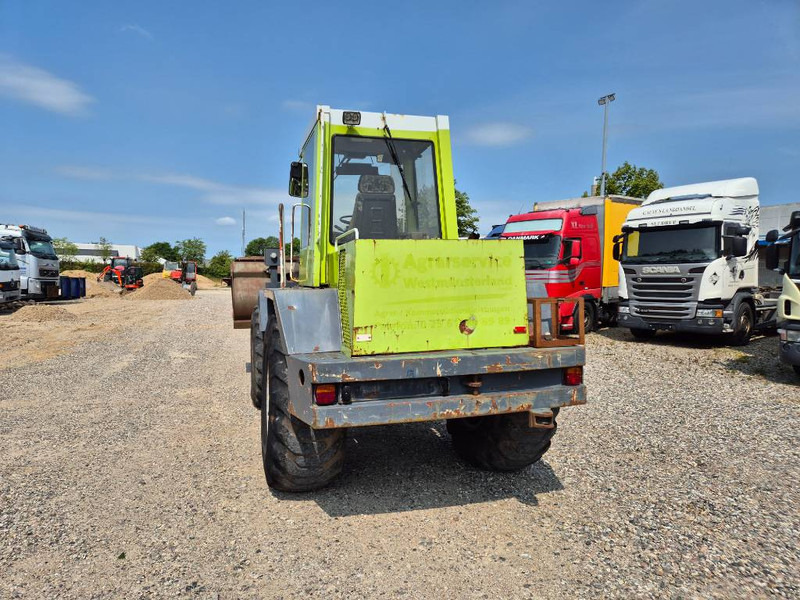 O & K L15 With bucket and quickshift - Utovarivač na kotačima: slika O & K L15 With bucket and quickshift - Utovarivač na kotačima O & K L15 With bucket and quickshift - Utovarivač na kotačima: slika O & K L15 With bucket and quickshift - Utovarivač na kotačima