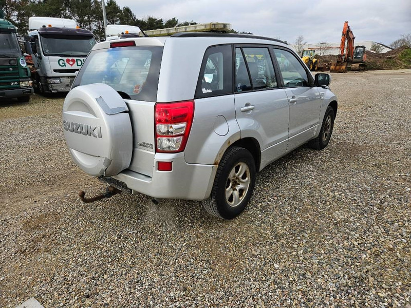 Suzuki Grand Vitara 2,0 GLX aut. Van 5d - Automobil: slika Suzuki Grand Vitara 2,0 GLX aut. Van 5d - Automobil Suzuki Grand Vitara 2,0 GLX aut. Van 5d - Automobil: slika Suzuki Grand Vitara 2,0 GLX aut. Van 5d - Automobil
